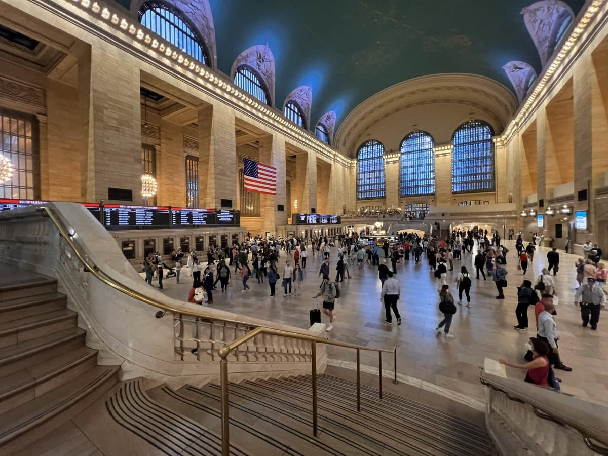 NYC Free Tour Launches Bilingual Daily Route Through Grand Central, Times Square & 5th Avenue
